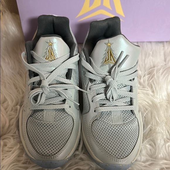 Limited‎ Edition Ja Morant  Nike Gray and Gold Sneakers Christmas Edition - Picture 3 of 6